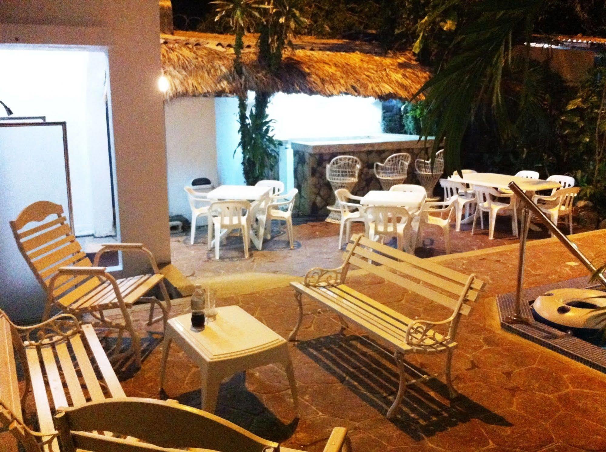 Hotel Caribe Barahona Exteriör bild