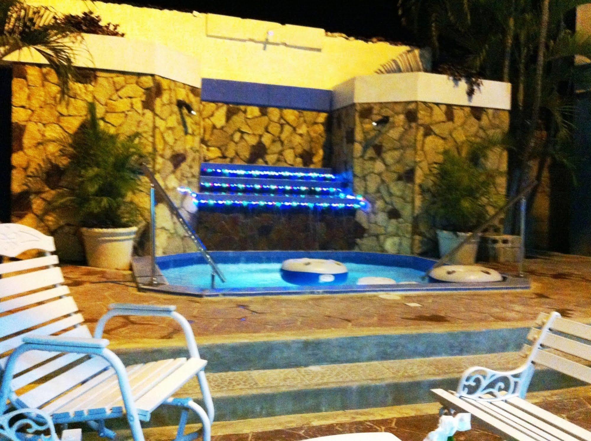 Hotel Caribe Barahona Exteriör bild